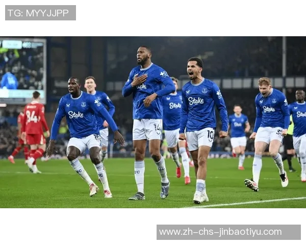 激战英超赛场曼联迎战埃弗顿争夺关键三分